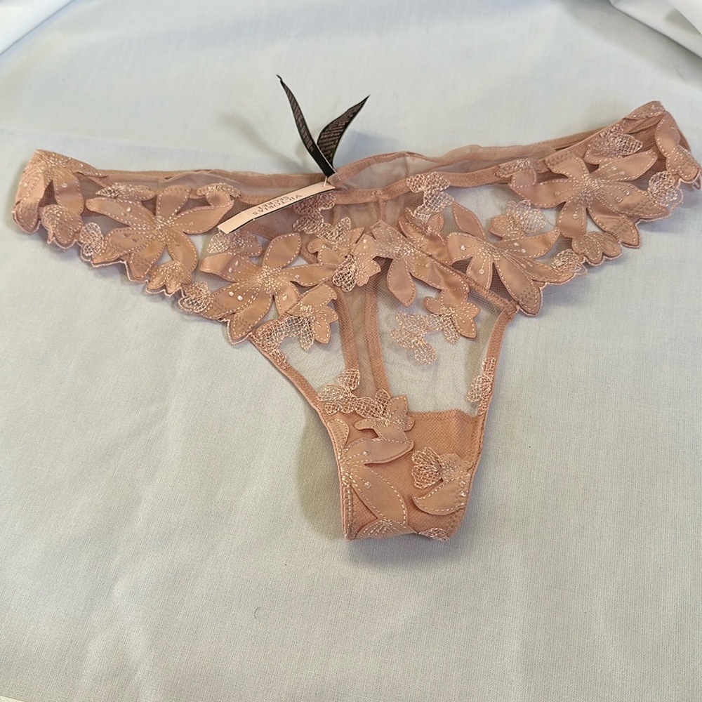 VICTORIA’S SECRET
